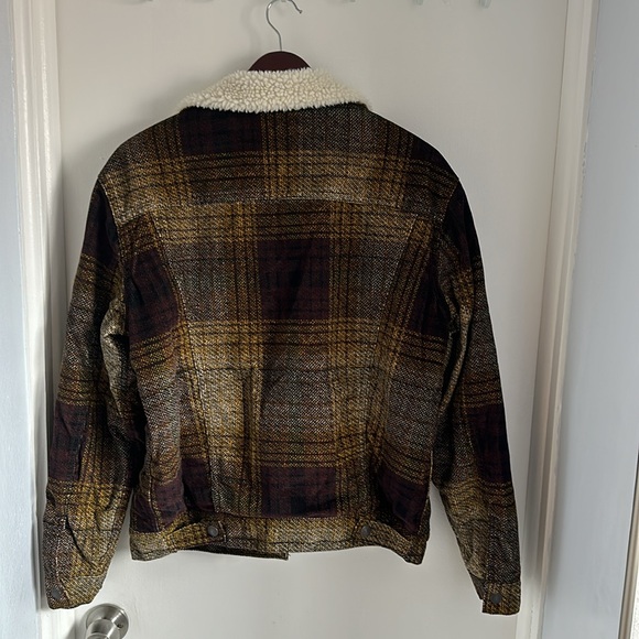 NWT men’s Levi’s flannel and sherpa trucker jacket. - Picture 5 of 5